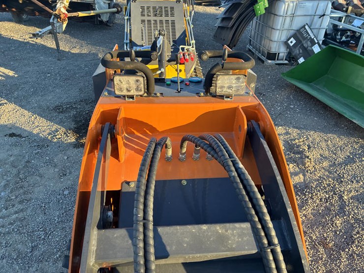 #115380-•-mini-skidsteer-ldr-image-6