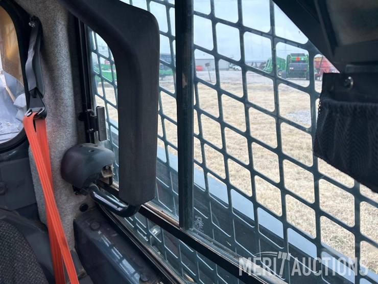 2018-deere-333g-image-42