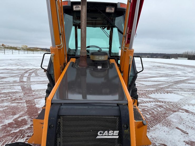 2011-case-570m-xt-image-40