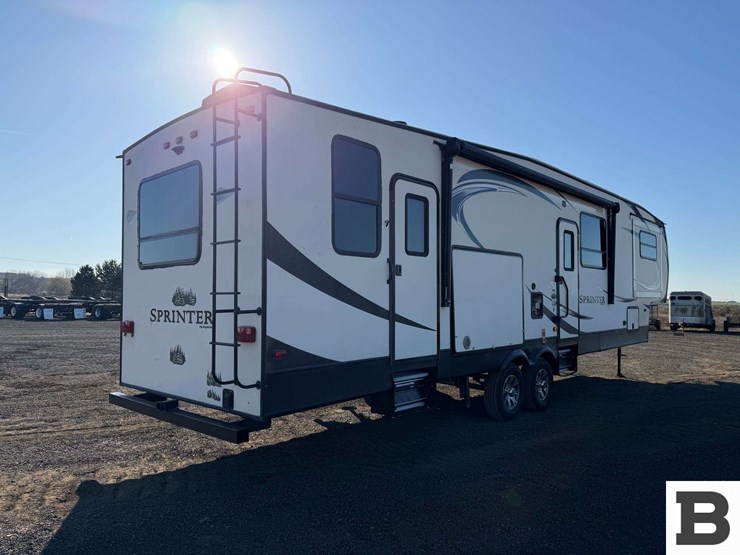2018-keystone-sprinter-5th-wheel-trailer-image-5