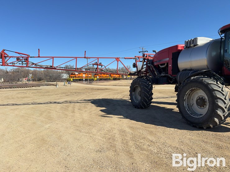 2012-case-ih-patriot-4430-image-11