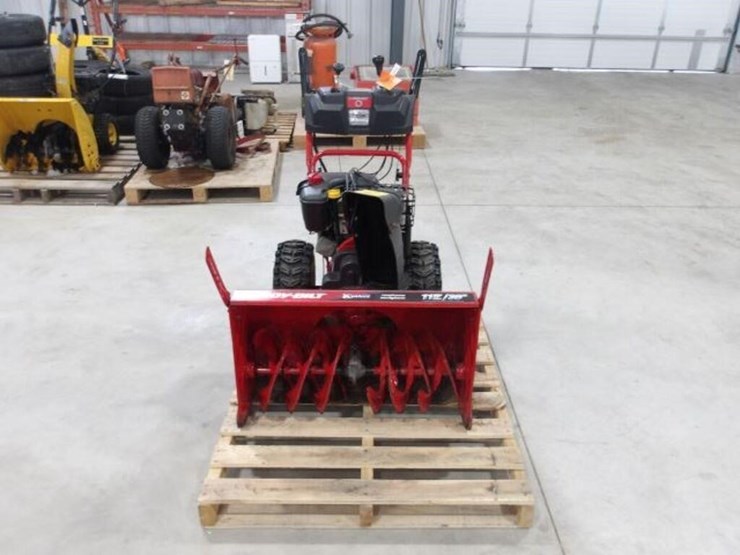 troy-built-31ah5nq5563-11-hp-30-in.-snowblower-image-8