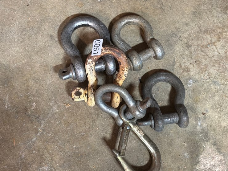 #61-•-(5)-clevises-image-1