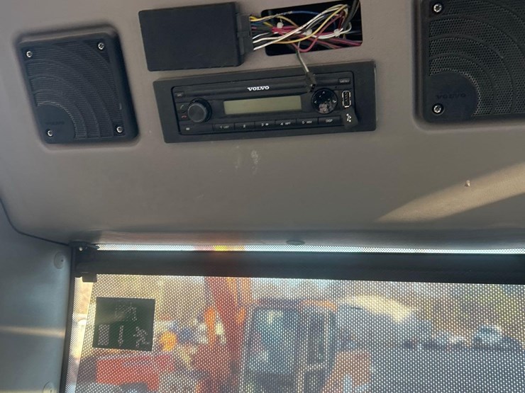 2016-volvo-ecr235el-image-36