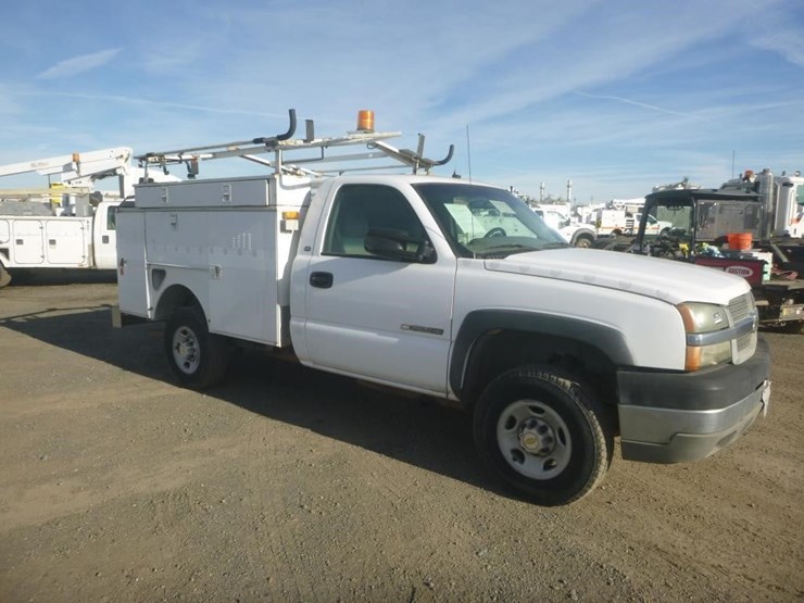 2004-chevrolet-2500-image-2