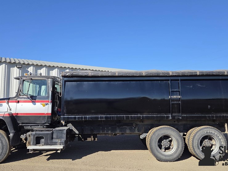 1982-ford-lnt9000-image-8