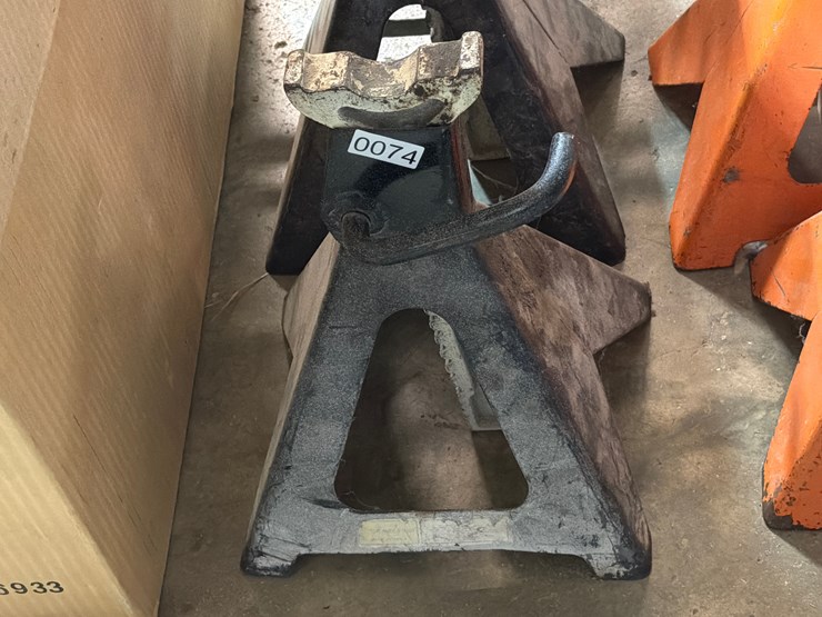 #74-•-two-jack-stands-image-3