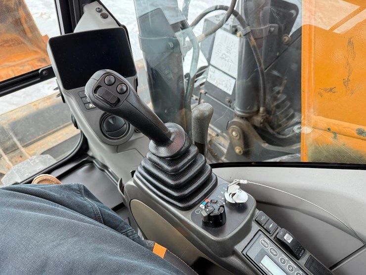 case-cx145dsr-image-57