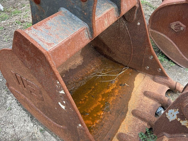 werk-brau-42in-hydraulic-excavator-bucket-image-1