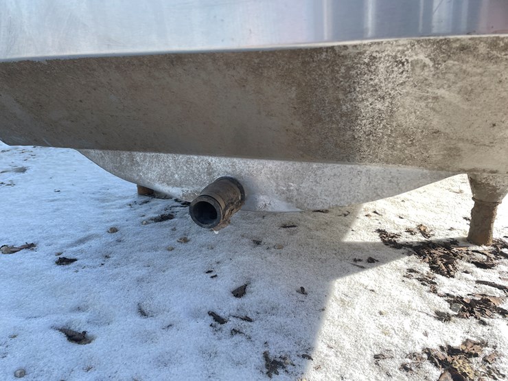 #305-•-600-gallon-mueller-stainless-steel-bulk-tank-image-19