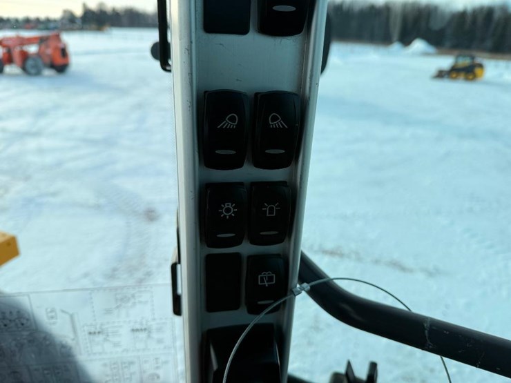 2015-volvo-l90g-image-75