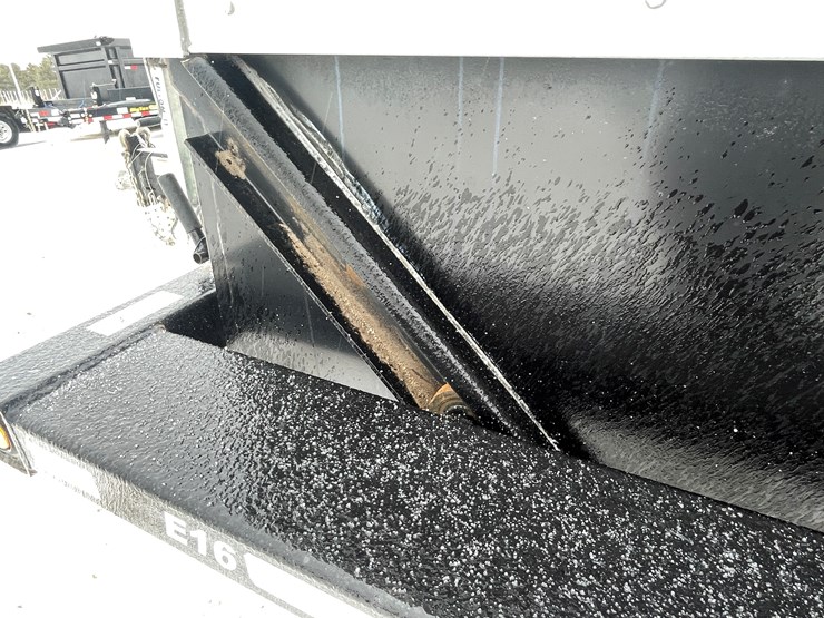 #135-•-2022-rock-line-products-air-tow-ground-loading-enclosed-trailer-(has-wi-title)-image-19