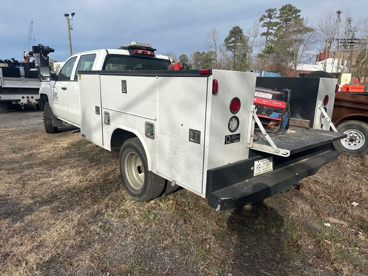 2016-chevrolet-4x4-crew-cab-service-body-truck-image-6
