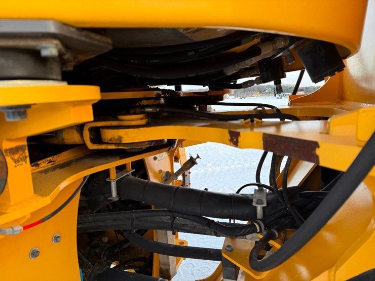 2015-volvo-l90g-image-38