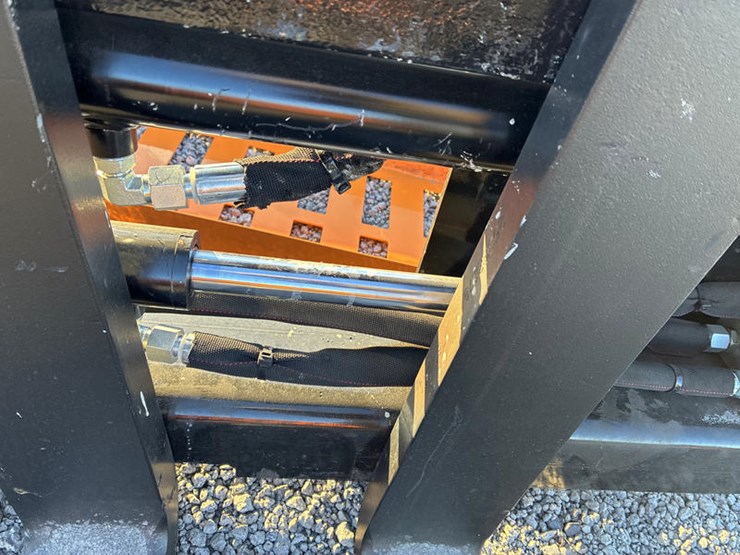 #115407-•-skidsteer-pallet-forks-hyd-adj-image-4