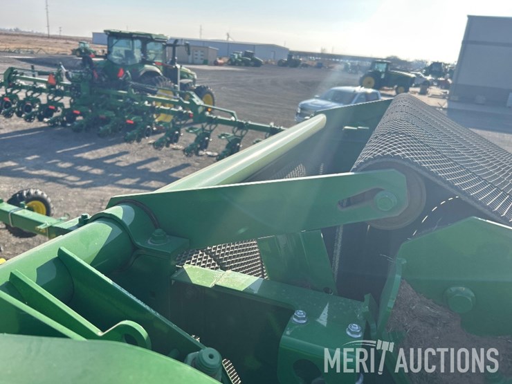 john-deere-561m-image-45