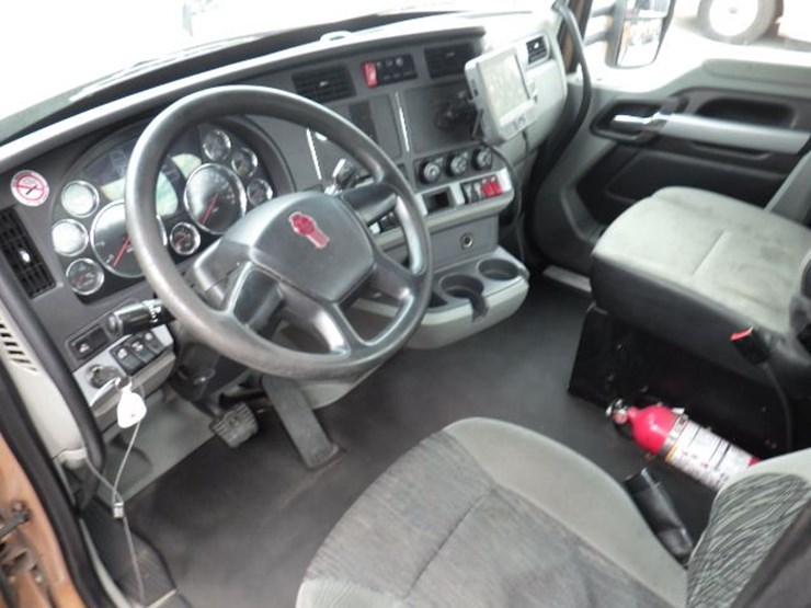 2022-kenworth-t680-image-15