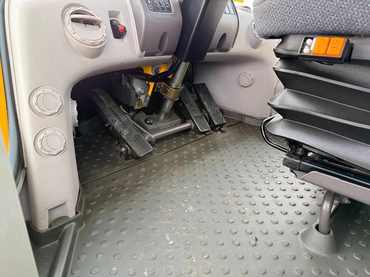 2015-volvo-l90g-image-59