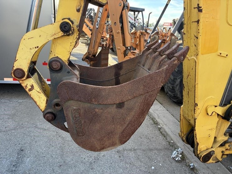 new-holland-b95-image-13