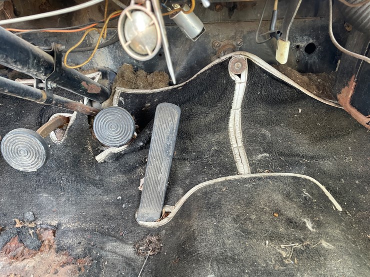 #1526-•-1950-willys-jeepster-**non-runner**(has-mn-title)-image-23