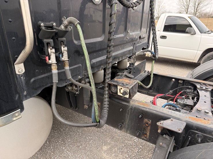 2022-western-star-49x-image-31