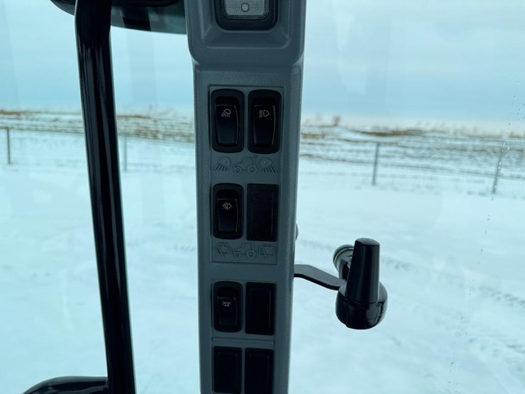 new-holland-boomer-37-image-55