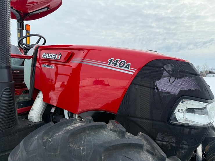case-ih-farmall-140a-image-33