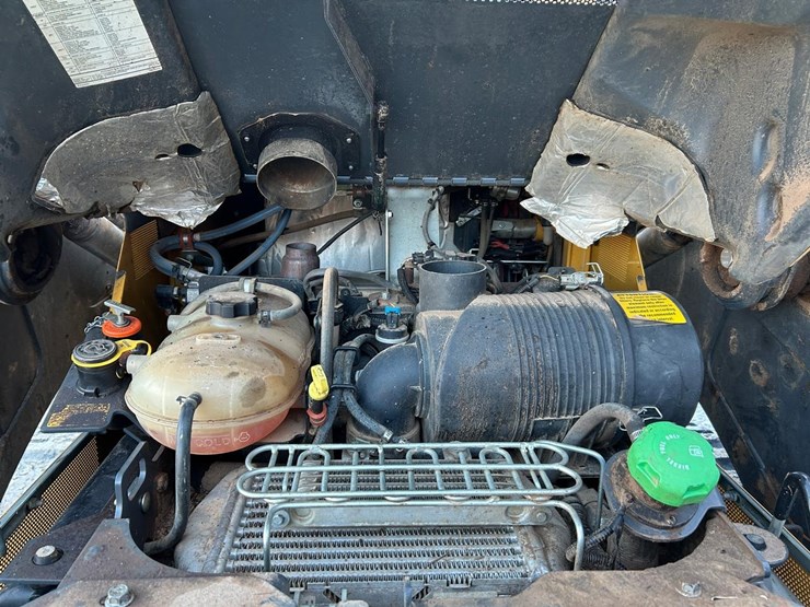 2022-deere-331g-image-16