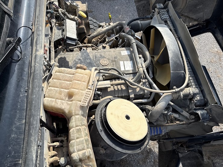 2018-western-star-4700sb-image-11