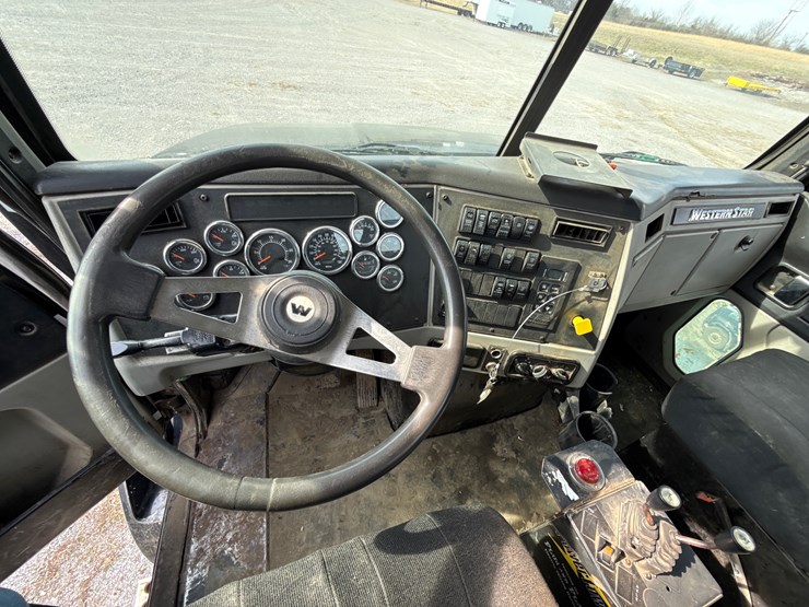 2018-western-star-4700sb-image-30