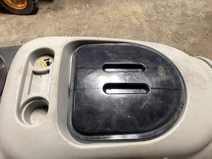 #304-•-advance-aqua-plus-carpet-extractor-image-16