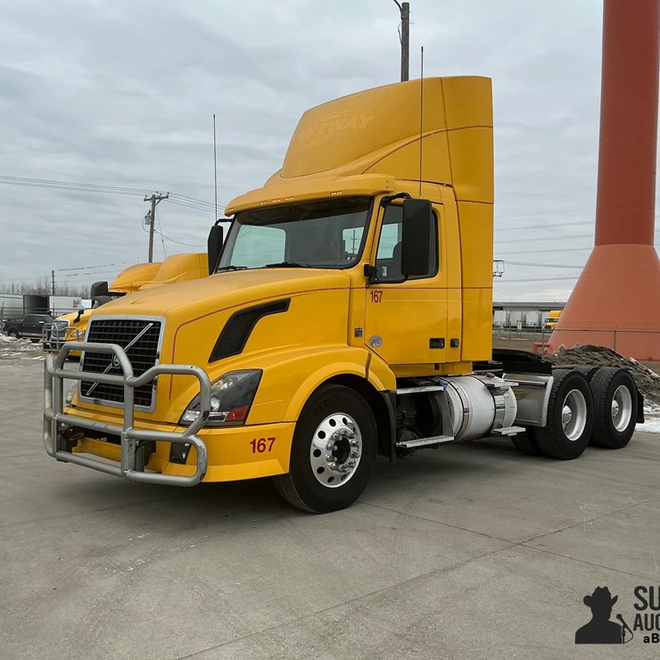 2017 VOLVO VNL64T300