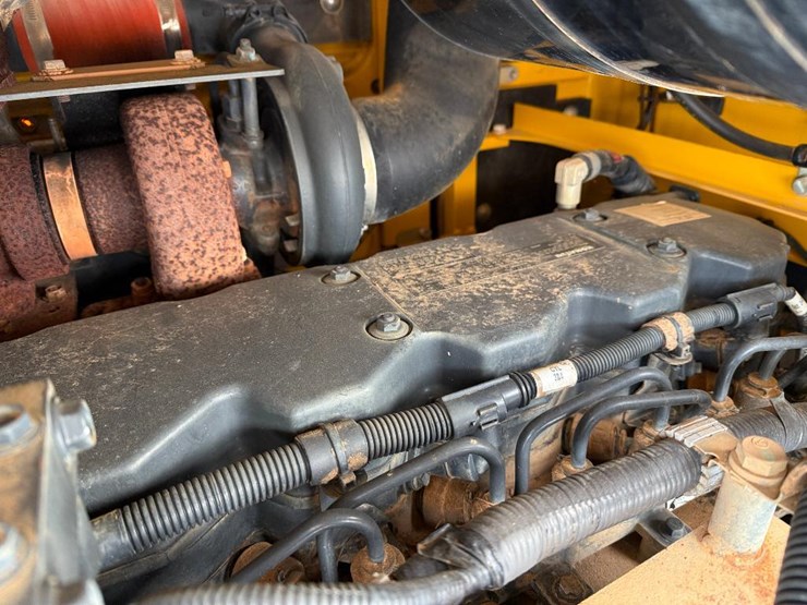 2011-komatsu-wa250pz-6-image-28