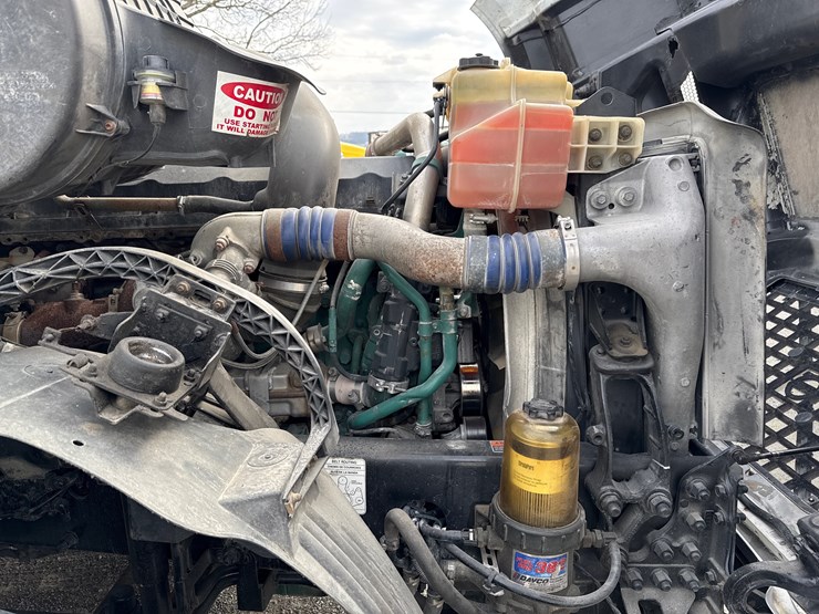 #30939-•-2012-volvo-vnl-tandem-axle-truck-tractor-image-10