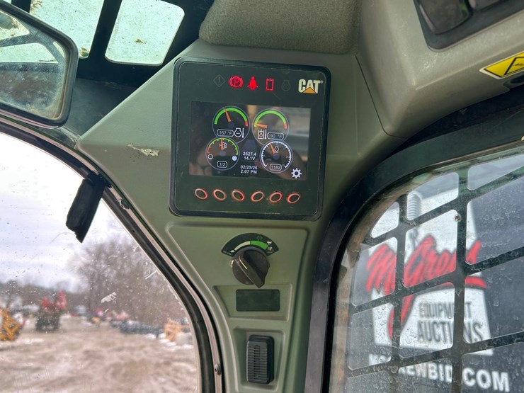 2017-caterpillar-259d-image-21