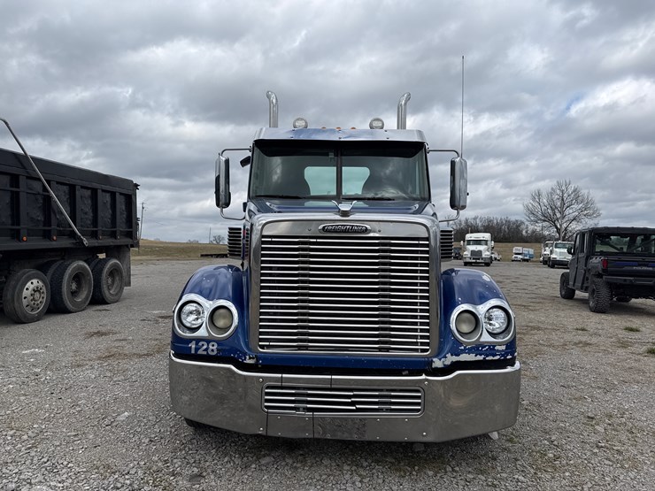 #30930-•-2012-freightliner-coronado-tandem-axle-truck-tract-image-5