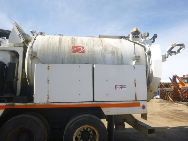 2013-international-7600-image-9