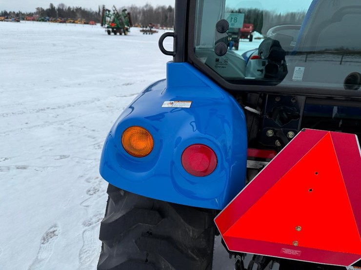 new-holland-boomer-37-image-32