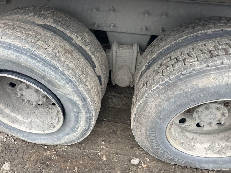 2020-mack-gr64f9-quad/a-dump-truck-image-10