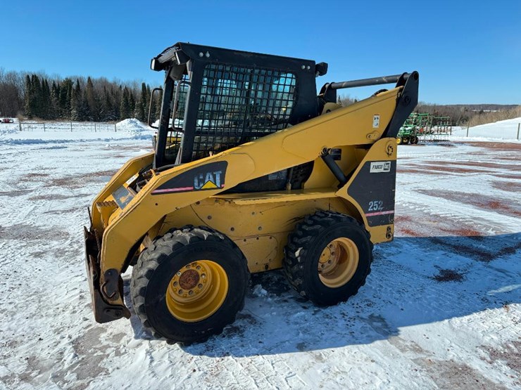 caterpillar-252-image-1