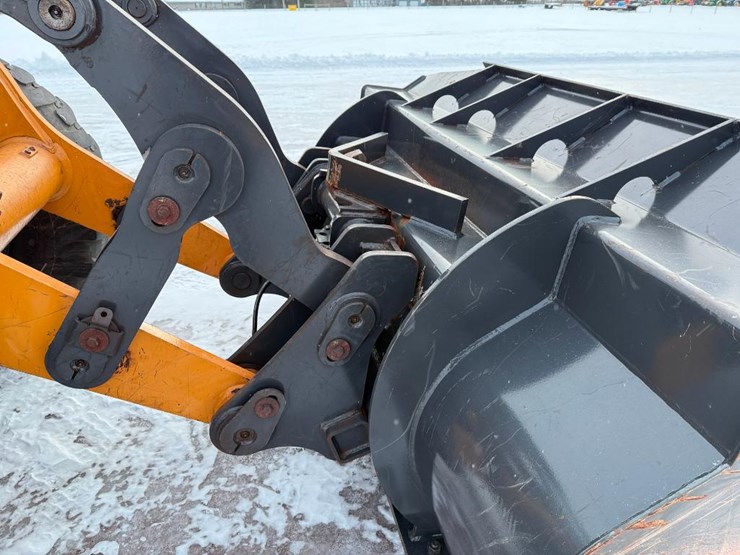 2019-case-621g-xt-image-32