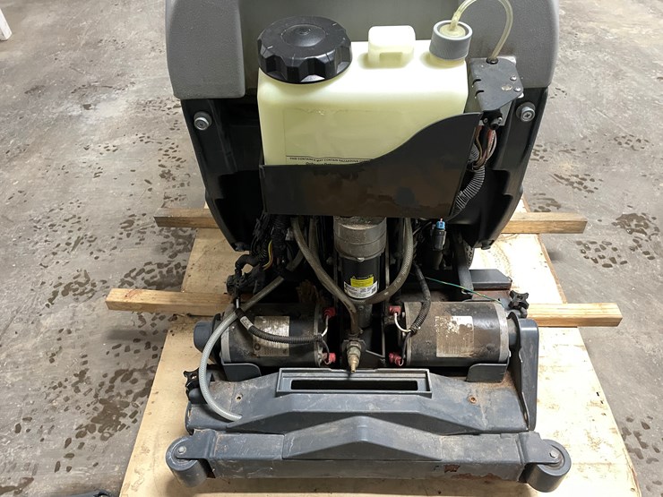 #304-•-advance-aqua-plus-carpet-extractor-image-19