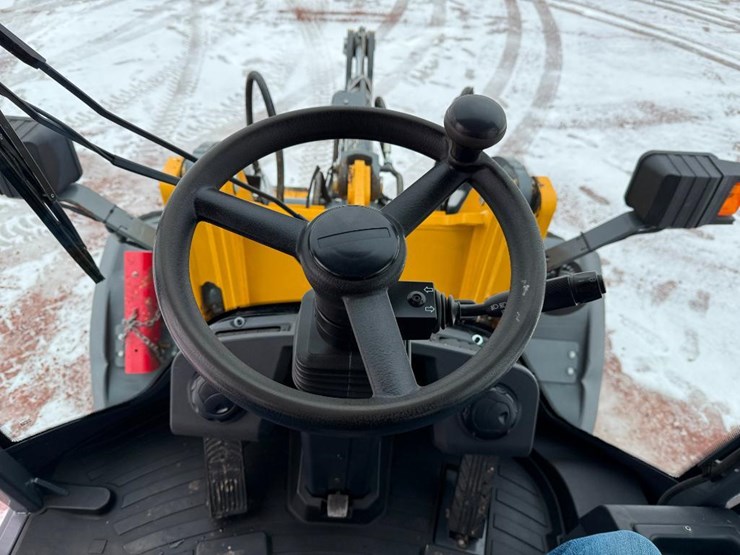 2019-deere-244l-image-62