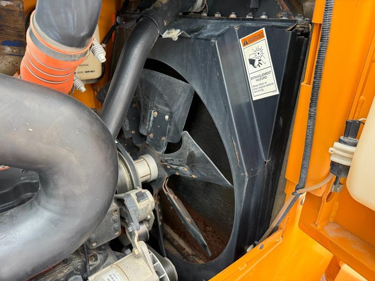 2011-case-1650l-xlt-image-51