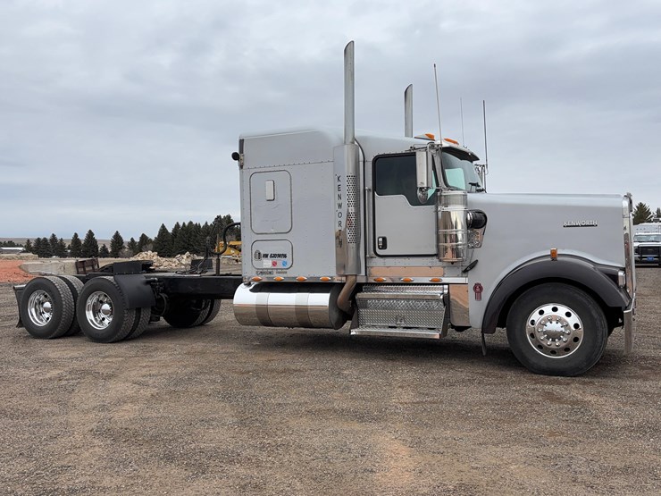2004-kenworth-w900l-image-5