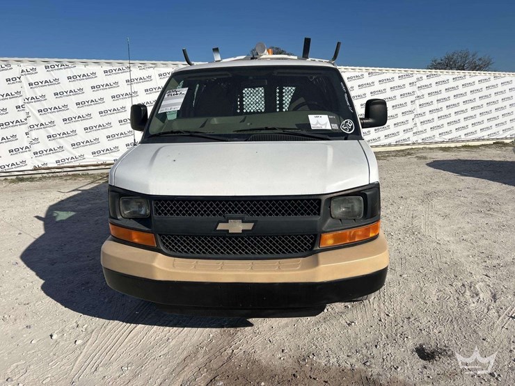 2011-chevrolet-express-2500-image-22