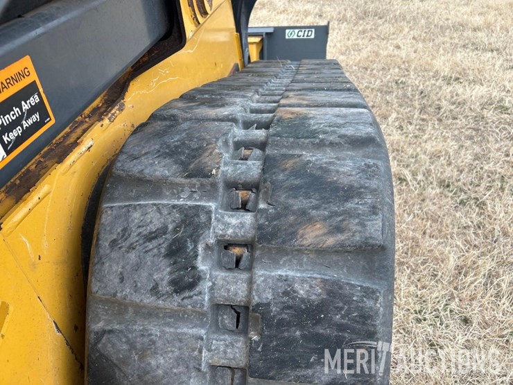 2018-deere-333g-image-28