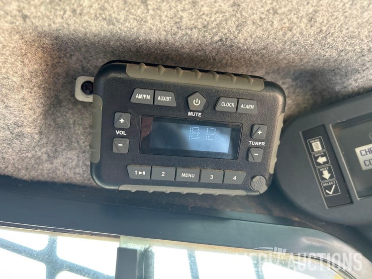 2018-deere-333g-image-54