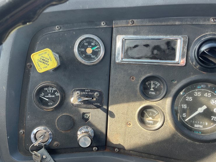 1990-ford-l8000-image-23