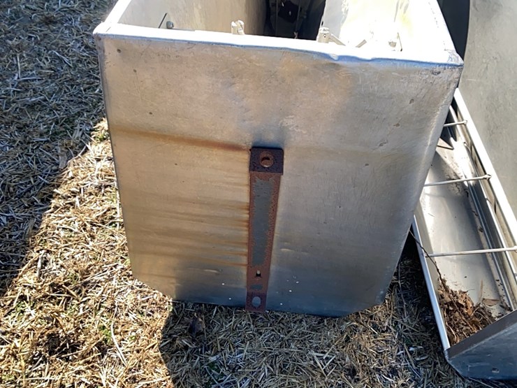 stainless-steel-two-sided-pig-feeder￼-image-5